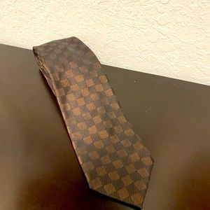 Louis Vuitton Vintage silk tie for men, very new and preloved condition
